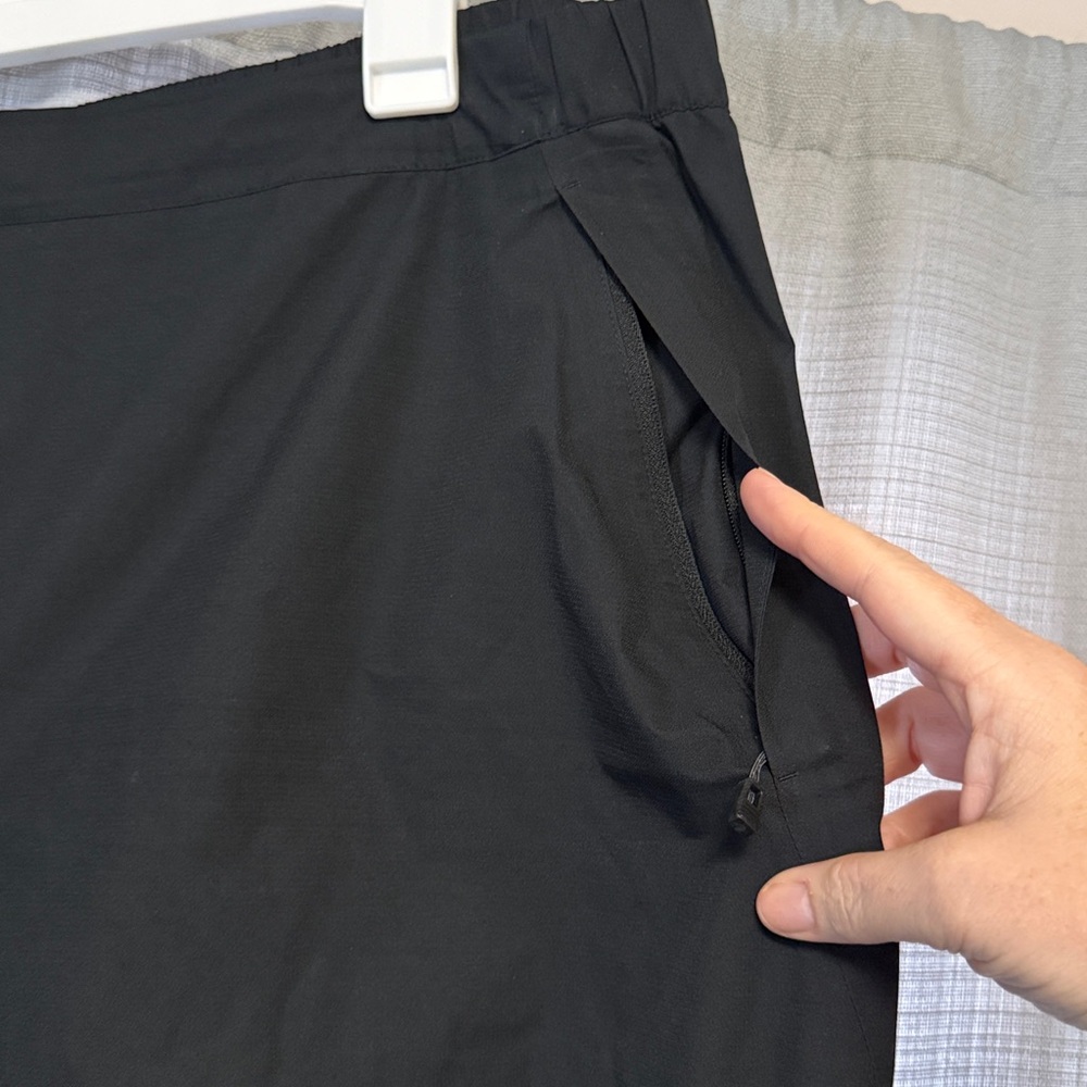 REI Black women’s rain Pants 2XL - Picture 4 of 7
